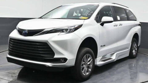 2025 Toyota Sienna XLE 7-Passenger