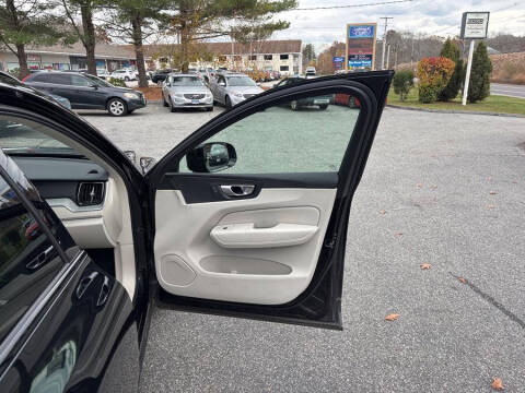 2024 Volvo XC60 B5 Plus Dark Theme