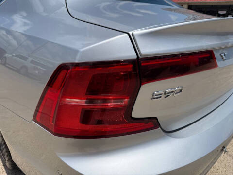 2017 Volvo S90 T6 Momentum