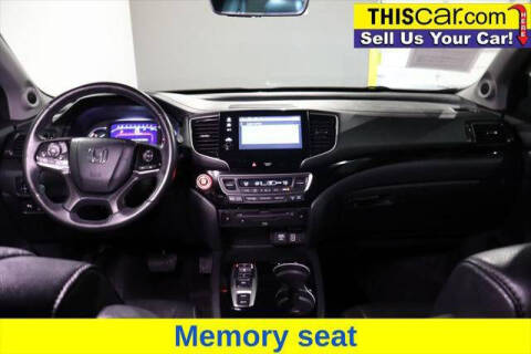 2019 Honda Pilot Touring w/Rear Captain's Chairs