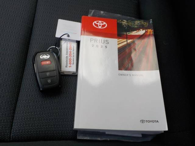 2025 Toyota Prius LE