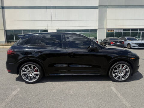 2013 Porsche Cayenne GTS