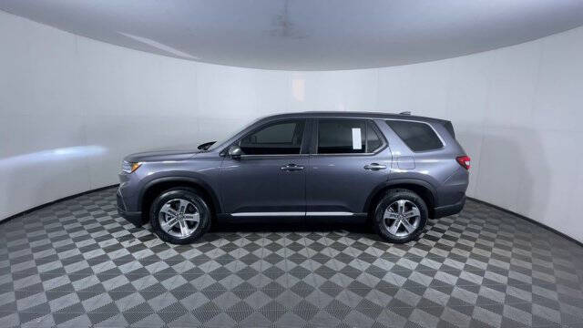 2023 Honda Pilot EX-L w/Rear Captain's Chairs