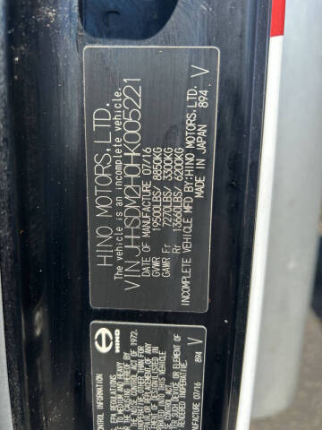 2017 Hino 195