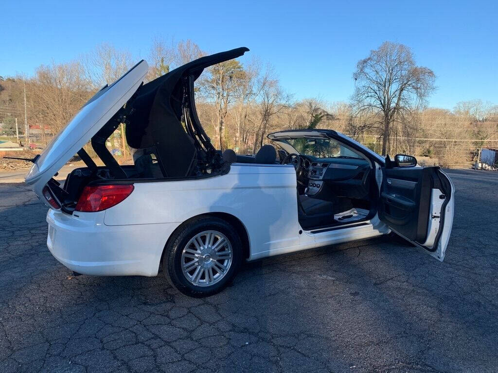 2009 Chrysler Sebring for sale at Car ConneXion Inc in Knoxville, TN