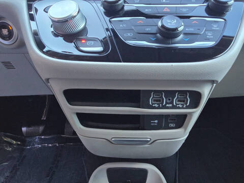 2022 Chrysler Pacifica Touring L