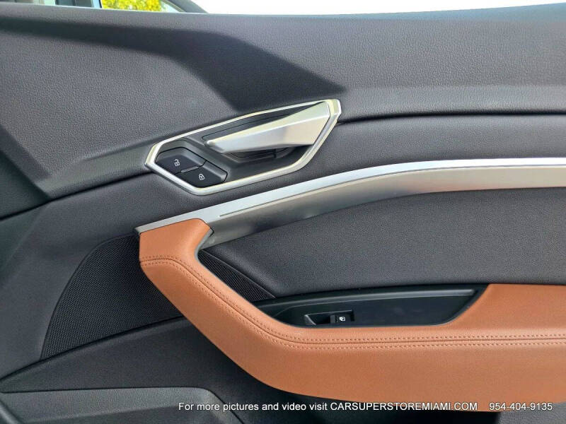 2021 Audi e-tron quattro Premium