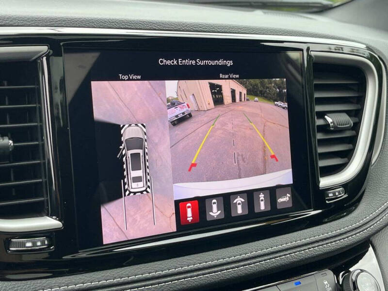 2027 Chrysler Pacifica Limited
