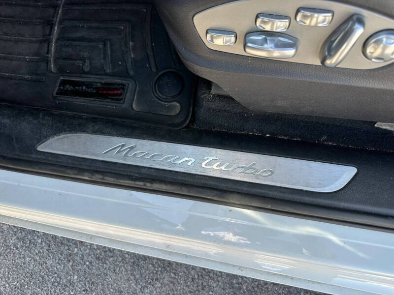 2015 Porsche Macan Turbo