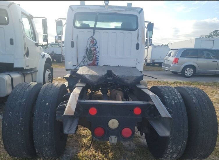 2005 Freightliner Business class M2