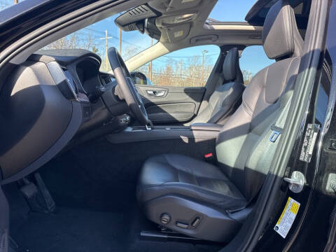 2024 Volvo XC60 B5 Plus Dark Theme