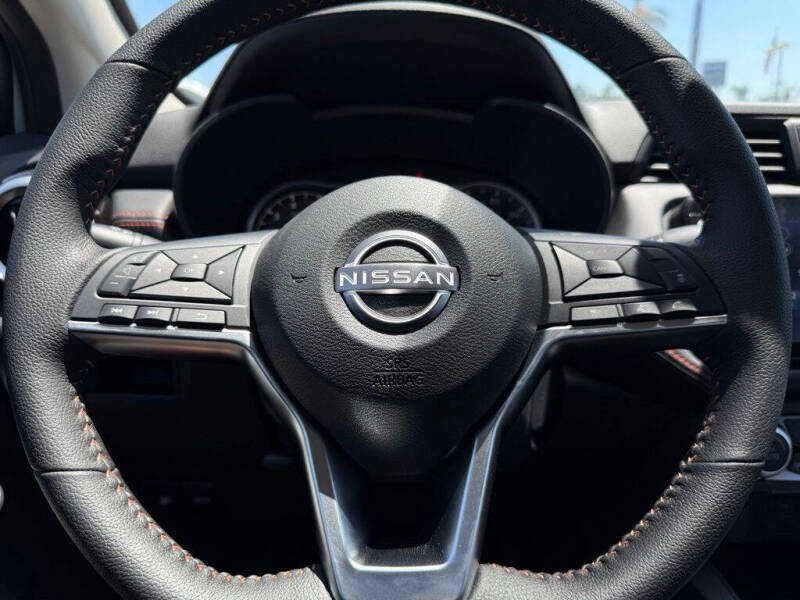 2025 Nissan Versa SR