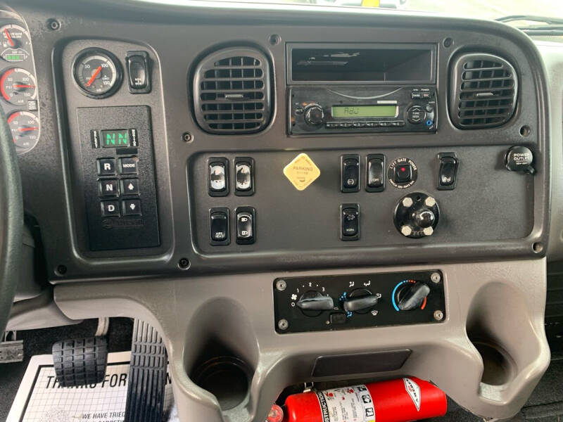2012 Freightliner M2 106