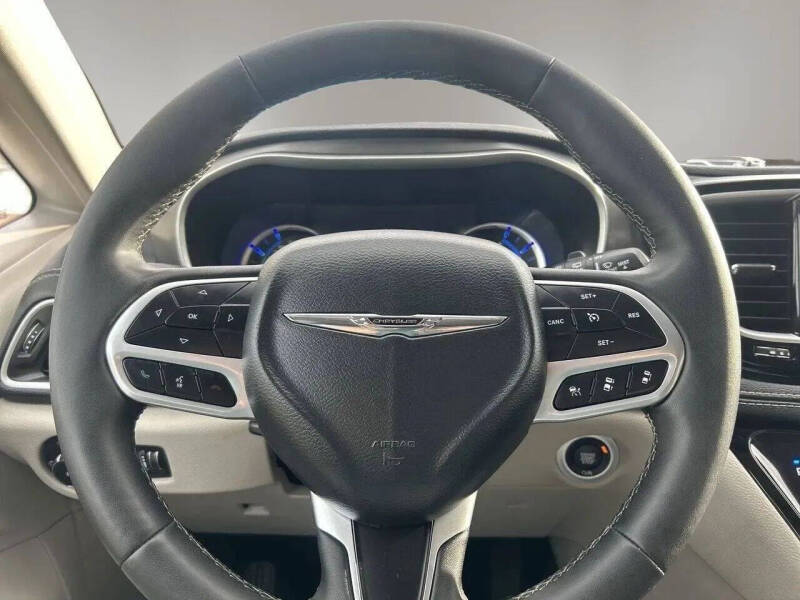 2024 Chrysler Pacifica Plug-In Hybrid Select