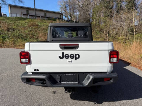 2022 Jeep Gladiator Sport