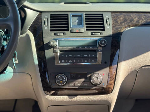 2011 Cadillac DTS Luxury Collection