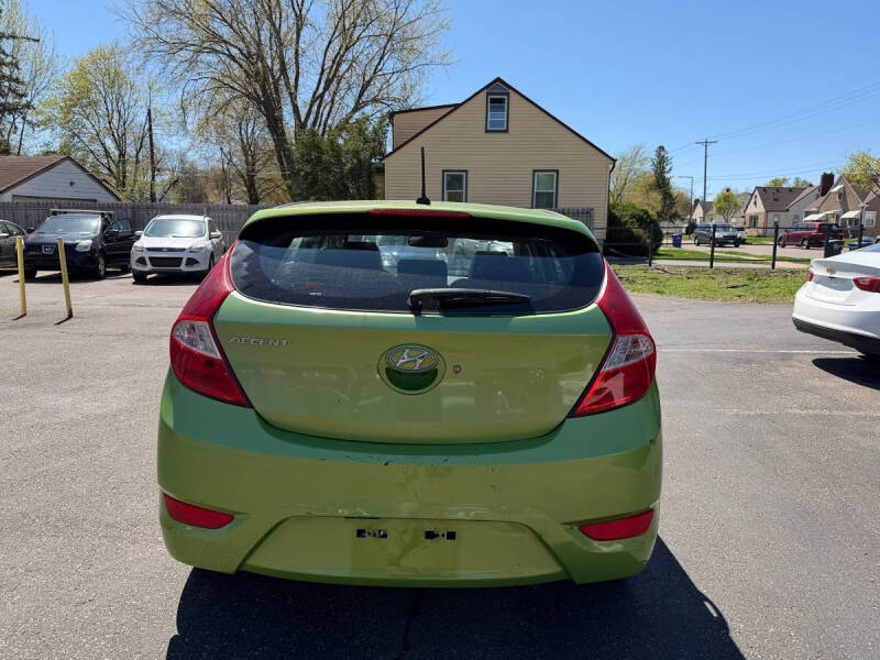 2012 Hyundai Accent SE