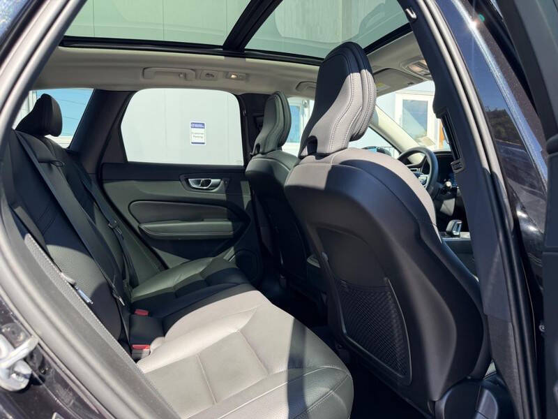 2024 Volvo XC60 B5 Plus Dark Theme