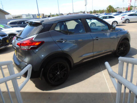 2020 Nissan Kicks SR