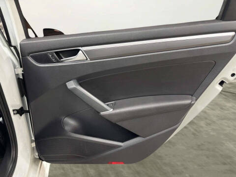 2017 Volkswagen Passat 1.8T R-Line