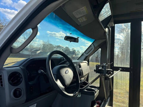 2017 Ford E-Series E-450 SD