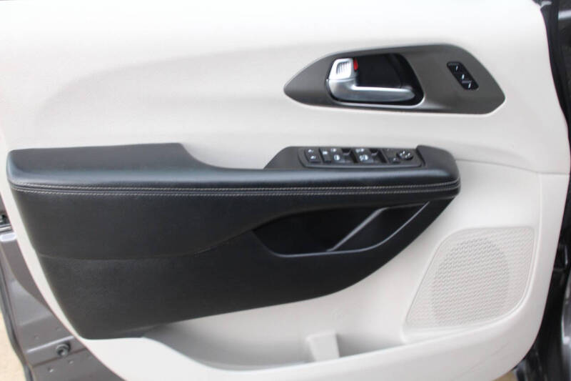 2021 Chrysler Pacifica Touring L