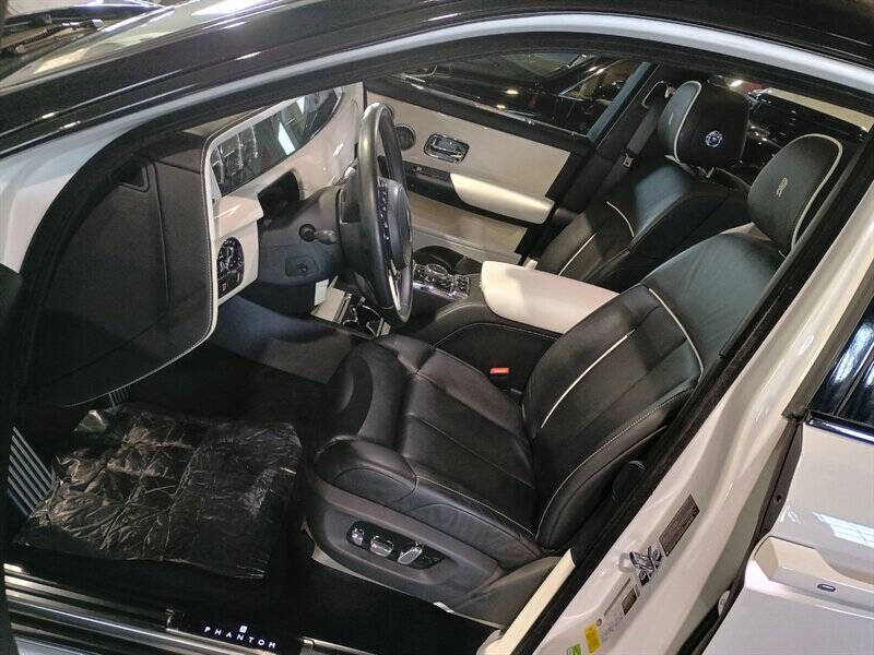 2019 Rolls-Royce Phantom 17