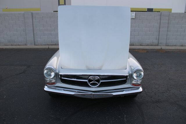 1967 Mercedes-Benz SL-Class 21