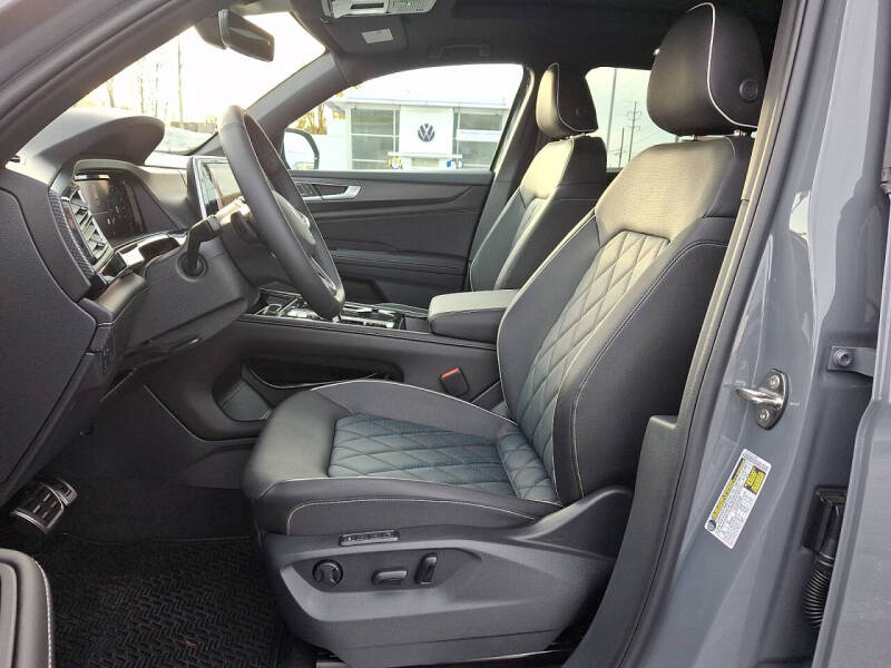 2026 Volkswagen Atlas Cross Sport SEL Premium R-Line 4Motion