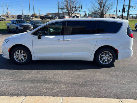 2026 Chrysler Pacifica Select