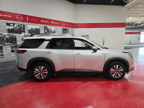 2023 Nissan Pathfinder SL