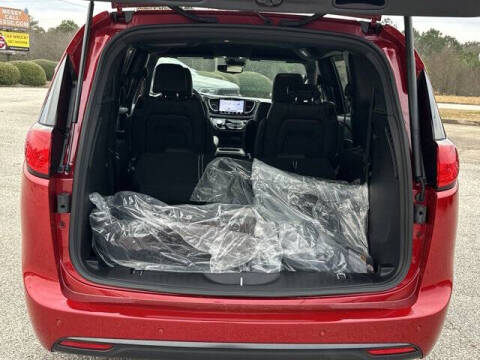 2025 Chrysler Voyager LX