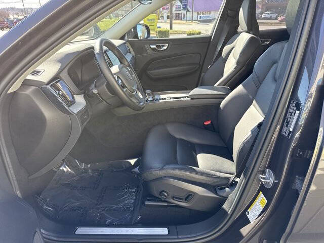 2025 Volvo XC60 B5 Plus Dark Theme