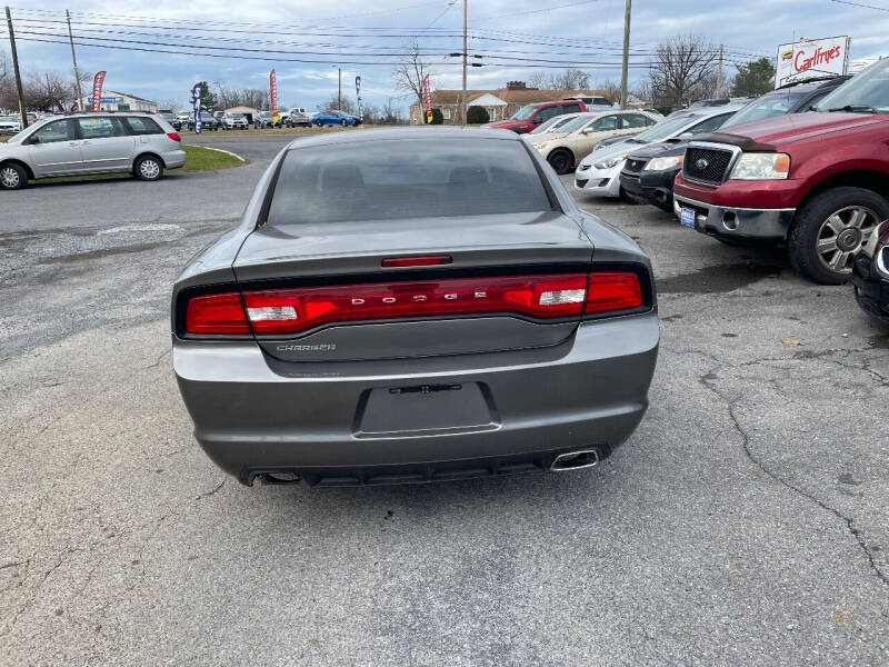 2011 Dodge Charger SE photo 5