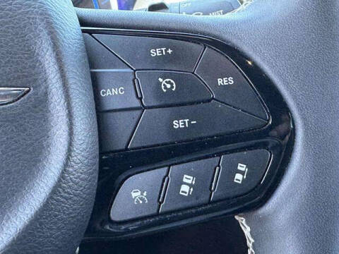 2024 Chrysler Pacifica Plug-In Hybrid Select