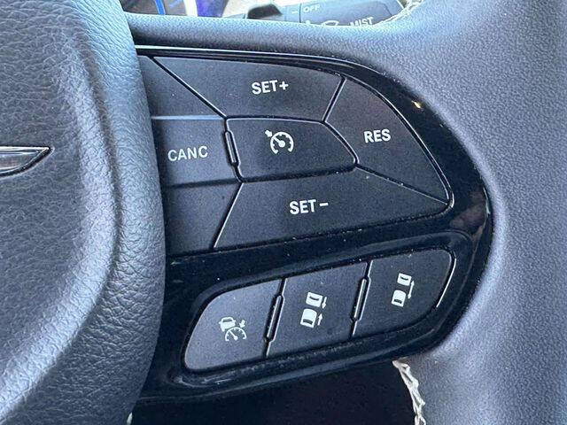 2024 Chrysler Pacifica Plug-In Hybrid Select