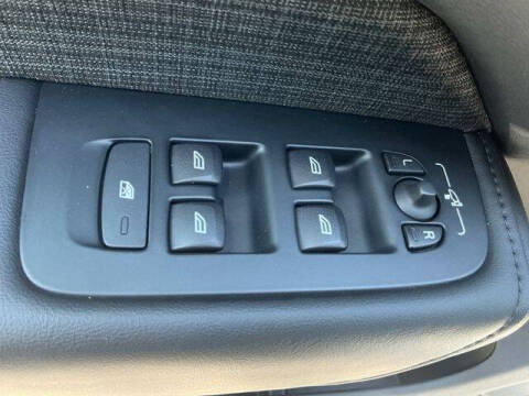 2024 Volvo XC60 B5 Core Dark Theme