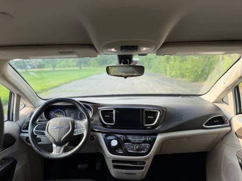 2017 Chrysler Pacifica Touring-L