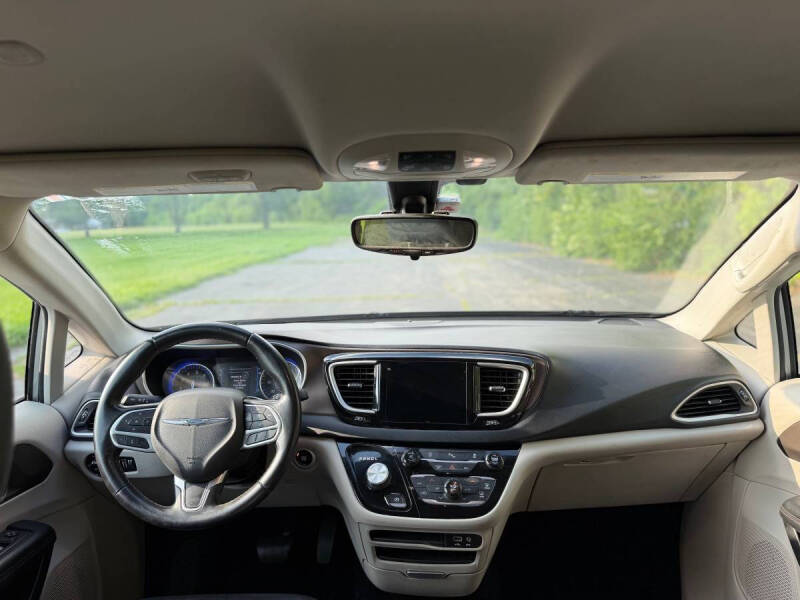 2017 Chrysler Pacifica Touring-L