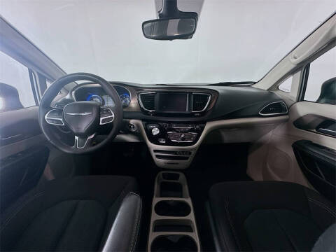 2024 Chrysler Voyager LX