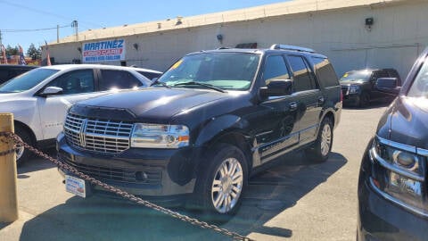 2014 Lincoln Navigator for sale at Martinez Used Cars INC in Livingston CA