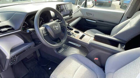 2022 Toyota Sienna LE 8-Passenger