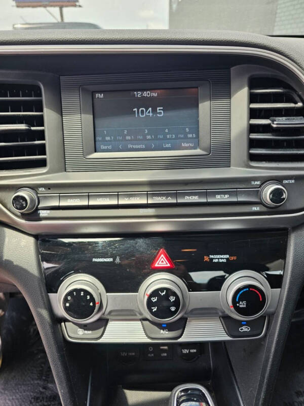2019 Hyundai Elantra SE
