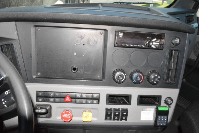 2019 Freightliner CASCADIA 126