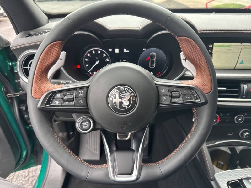 2025 Alfa Romeo Stelvio Intensa