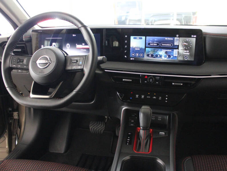 2025 Nissan Kicks SR