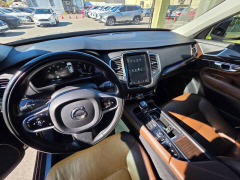 2019 Volvo XC90 T6 Momentum