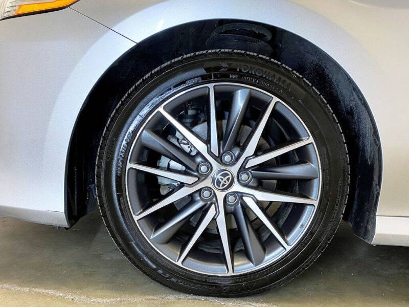 2022 Toyota Camry Hybrid XLE