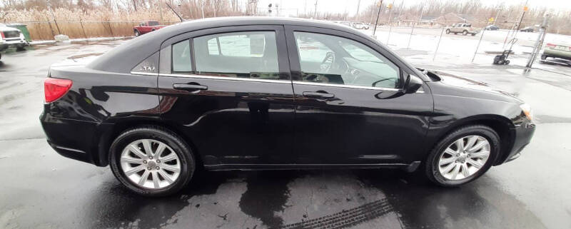 2011 Chrysler 200 Touring's photo