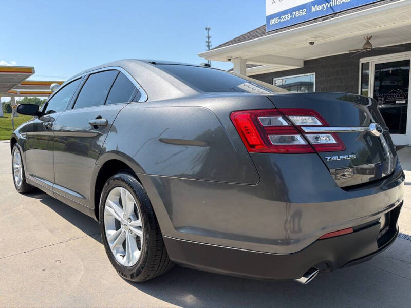 2016 Ford Taurus SE